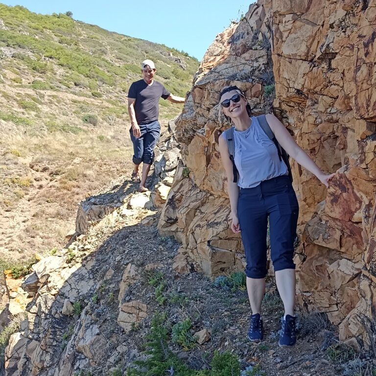 Group of people hiking on a coastal trail with panoramic ocean views in Cascais.